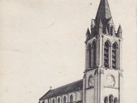 Nouvelle glise Saint-Pierre (1875)  Derrire l'glise vue de la Grande rue, le presbytre devenu mairie en 2004.